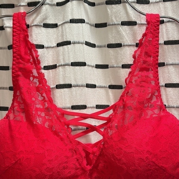 VS PINK Push-Up Red Bra - Size Medium - Picture 2 of 11